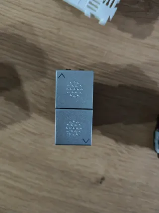 Pulsador persiana Bticino Living tech estrecho