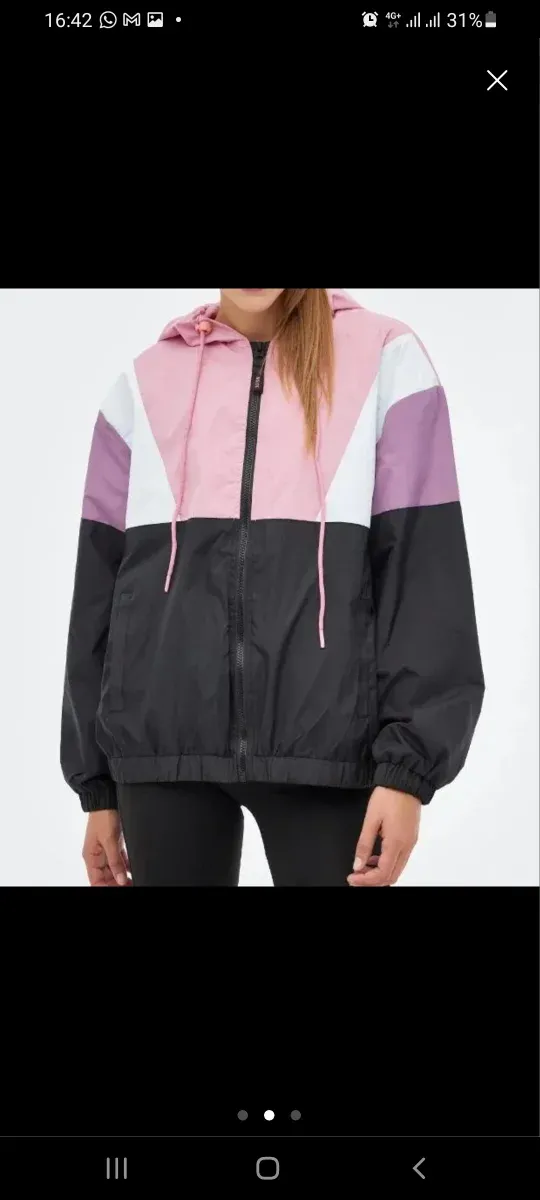 Chaqueta con capucha