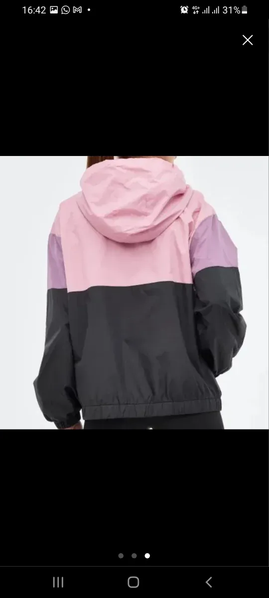 Chaqueta con capucha