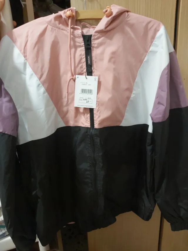 Chaqueta con capucha