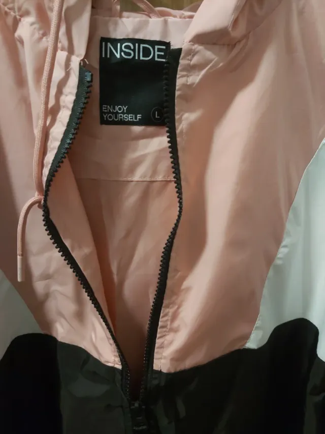 Chaqueta con capucha