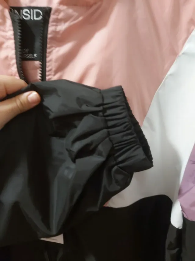 Chaqueta con capucha