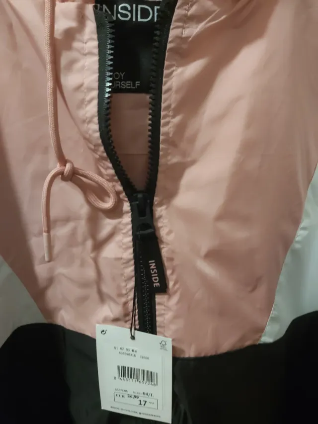 Chaqueta con capucha