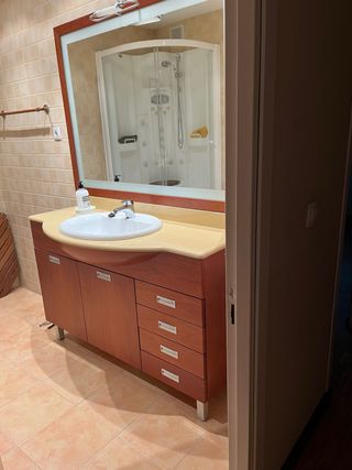 Mueble de baño madera y cristal