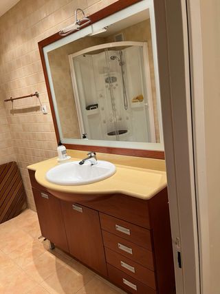 Mueble de baño madera y cristal