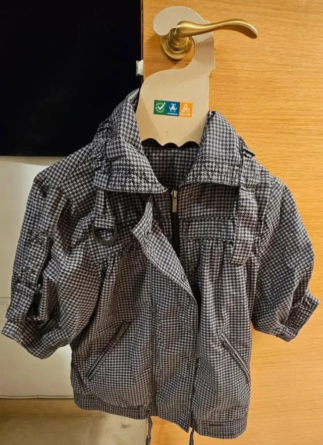 Chaqueta Estampada Gris y Negra