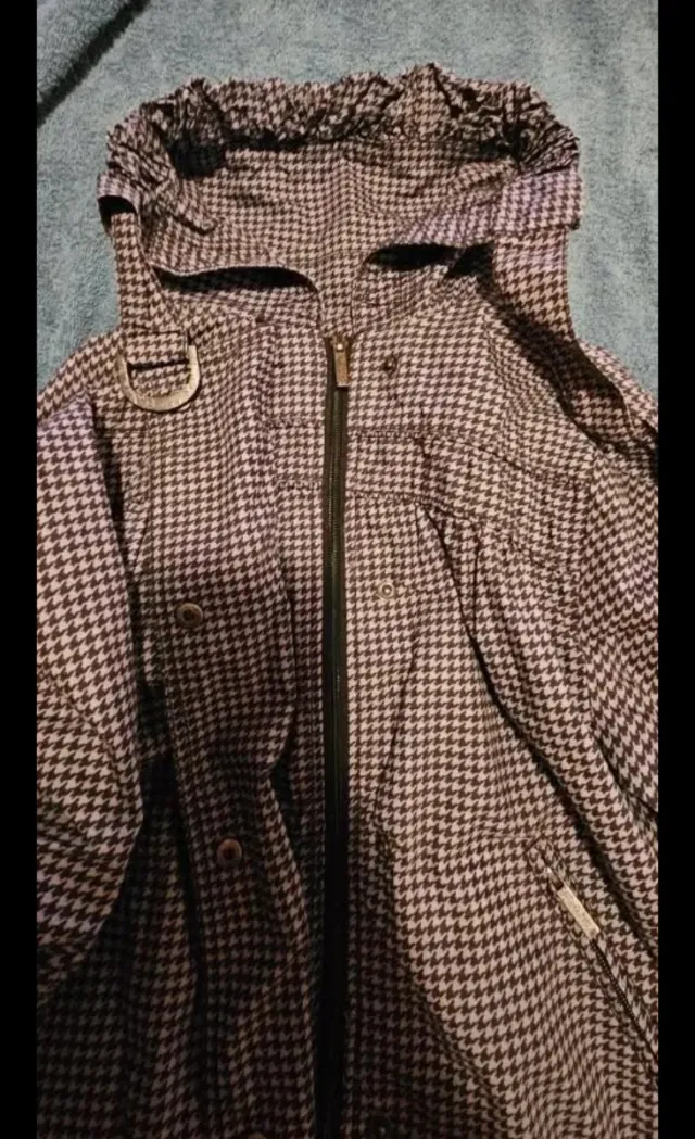 Chaqueta Estampada Gris y Negra