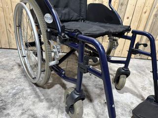 Sedia a rotelle pieghevole