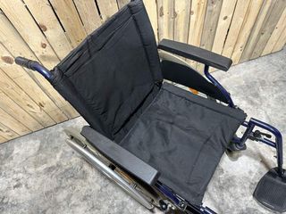 Sedia a rotelle pieghevole