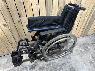 Sedia a rotelle pieghevole