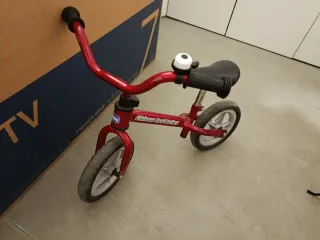 Bicicleta de equilibrio roja Chicco