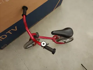 Bicicleta de equilibrio roja Chicco