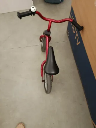 Bicicleta de equilibrio roja Chicco
