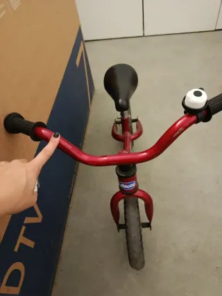 Bicicleta de equilibrio roja Chicco