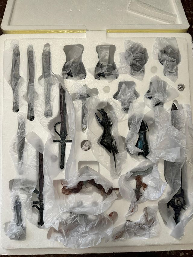 Figura Poliresina Assassin / First Hassan