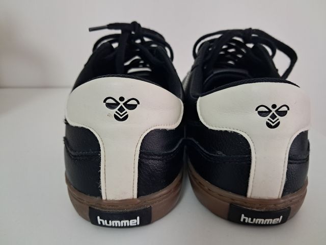 Zapatillas Hummel Negras y Blancas