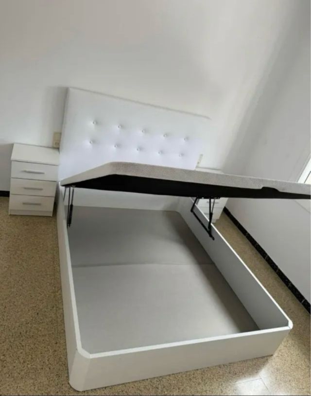 Canapé con grande capacità di stoccaggio