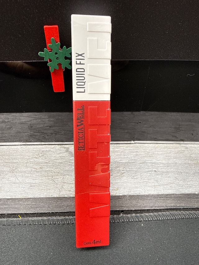 Líquido brillo labial LETICIA WELL rojo/blanco