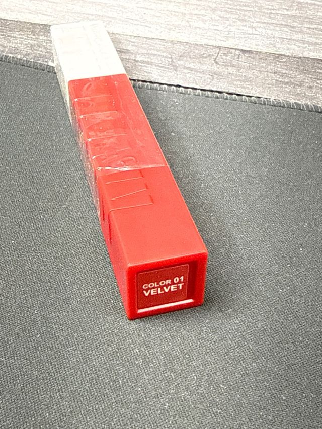 Líquido brillo labial LETICIA WELL rojo/blanco