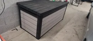 Baúl de exterior gris y negro