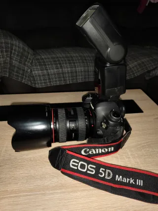 Cámara Canon EOS 5D Mark III + Flash