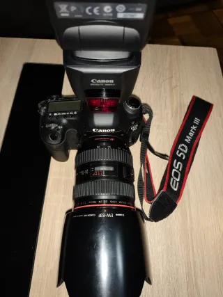 Cámara Canon EOS 5D Mark III + Flash