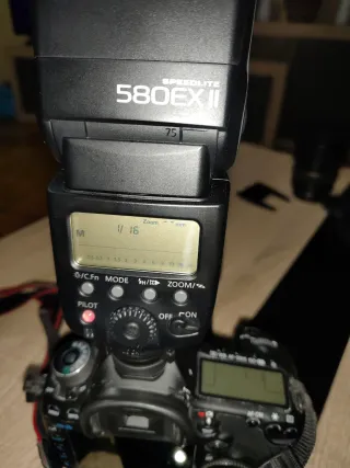 Cámara Canon EOS 5D Mark III + Flash