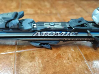 Esquís Atomic para adultos