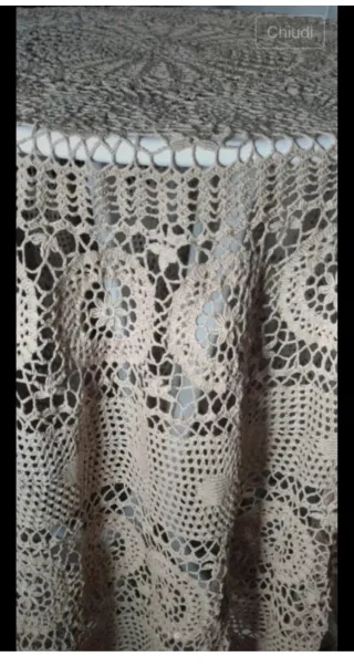 Tovaglia rotonda fatta a mano con uncinetto