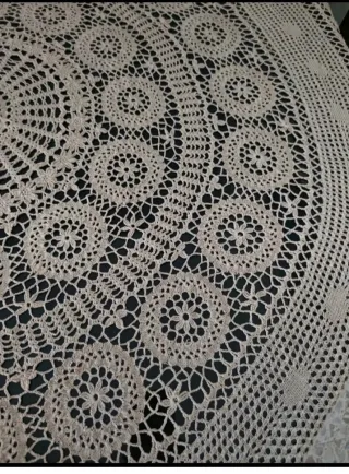 Tovaglia rotonda fatta a mano con uncinetto