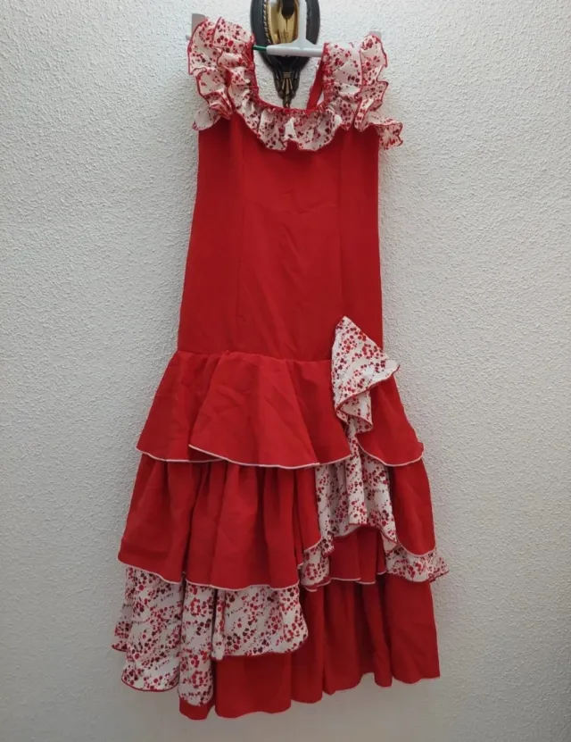 Traje de flamenca rojo con volantes