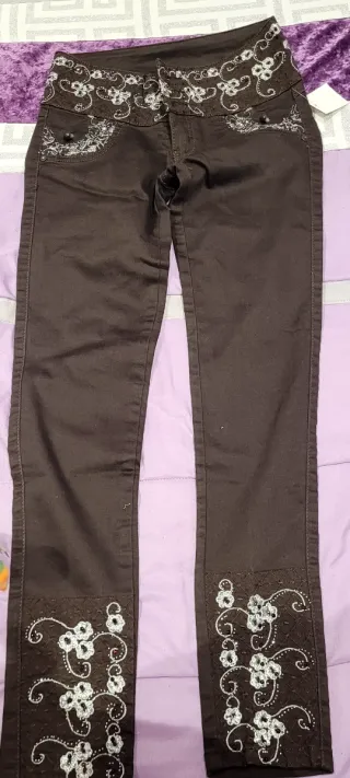 Pantalón marrón talla 6 levanta  culo
