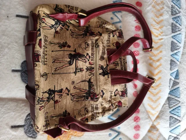 Mochila de mujer beige y roja