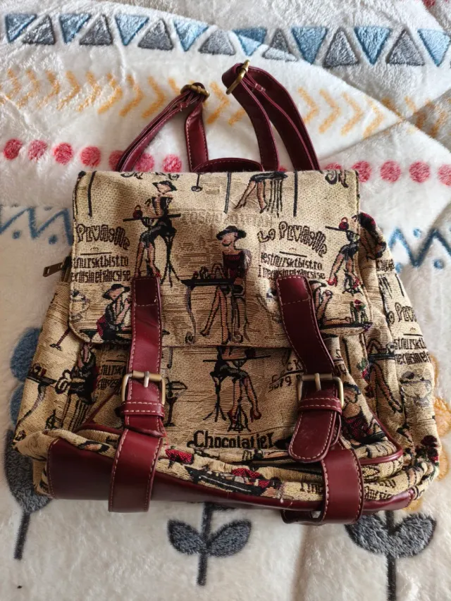 Mochila de mujer beige y roja