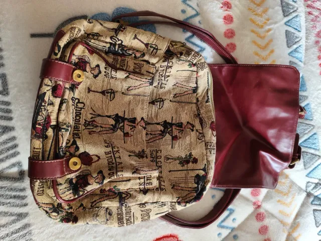 Mochila de mujer beige y roja