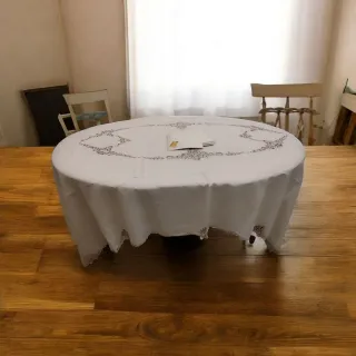 Tovaglia beige con pizzo