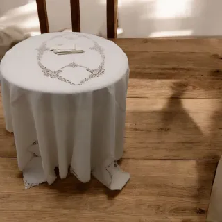 Tovaglia beige con pizzo