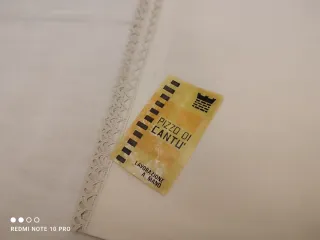 Tovaglia beige con pizzo