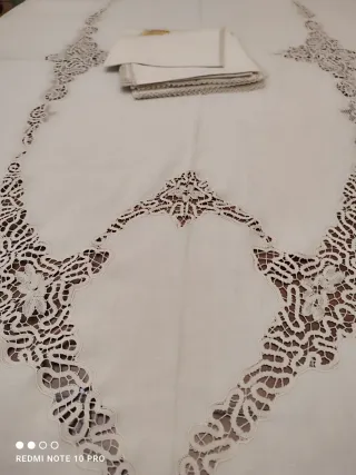 Tovaglia beige con pizzo