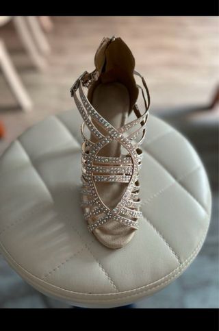 Zapatos de baile dorados y plateados