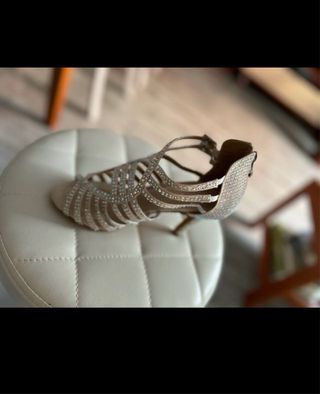 Zapatos de baile dorados y plateados