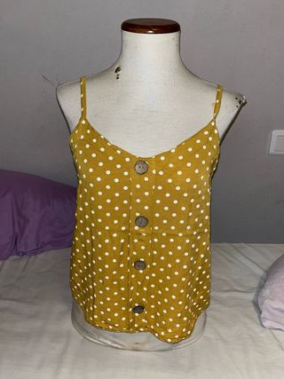Blusa amarilla con lunares blancos