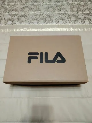 ZAPATILLAS FILA N°41 《 NUEVAS 》MUY BONITAS.