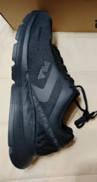 ZAPATILLAS FILA N°41 《 NUEVAS 》MUY BONITAS.