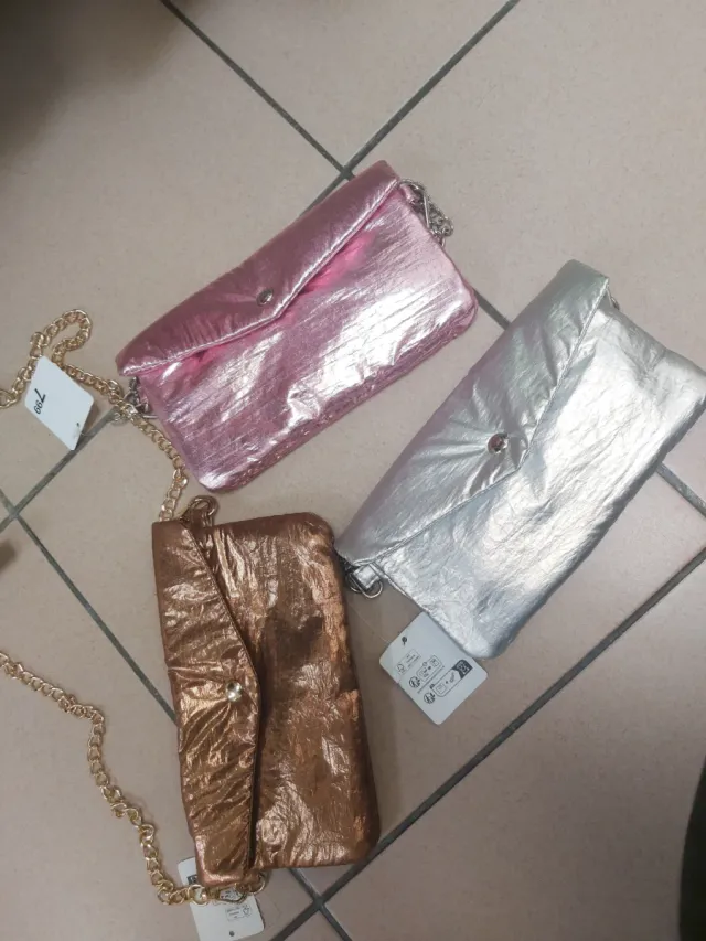 Bolsos de fiesta dorados y plateados