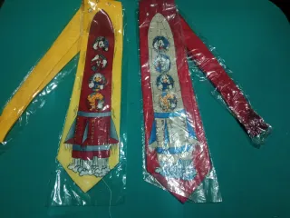 Lote 2 corbatas Disney Mickey Mouse cohete