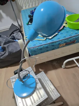 Lámpara flexo azul metal y plástico