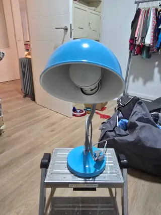 Lámpara flexo azul metal y plástico