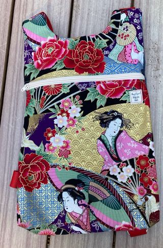 Mochila estilo japonés con geishas y flores