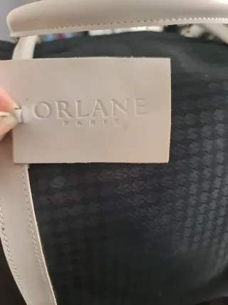 Bolso de viaje azul y blanco